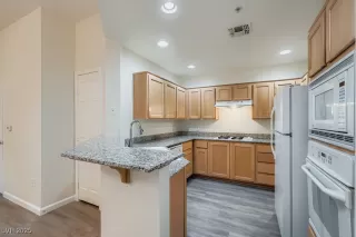 Photo #3: 2716082 Listing