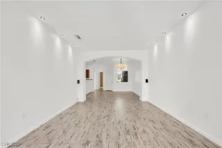 Photo #2: 2716100 Listing