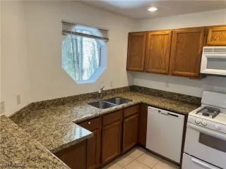 Photo #5: 2716139 Listing 