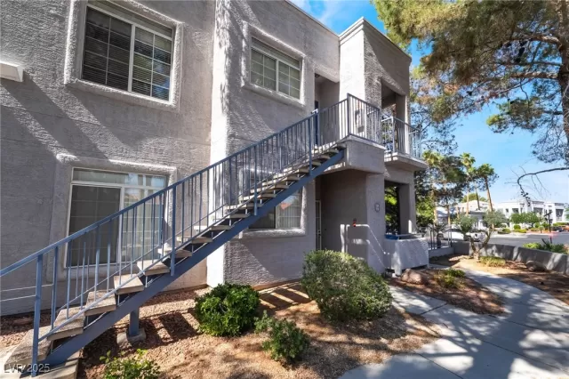 MLS: 2716178 Condo For Sale