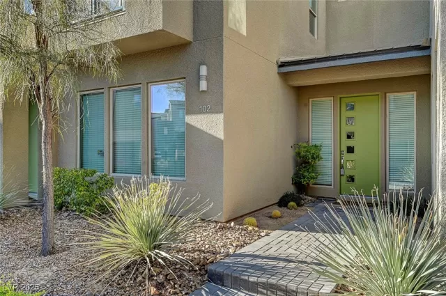 MLS: 2716314 Condo For Sale