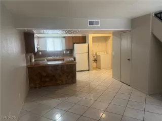 Photo #4: 2716325 Listing