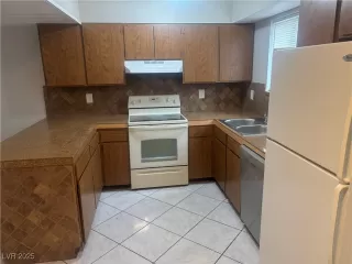 Photo #5: 2716325 Listing