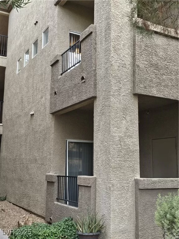 MLS: 2716360 Condo For Sale