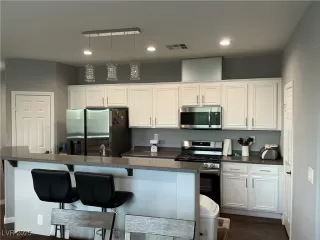 Photo #5: 2716382 Listing 