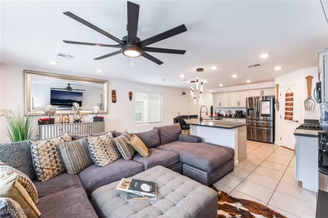 MLS: 2716428 Condo For Sale