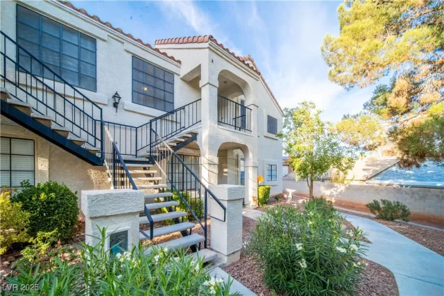 MLS: 2716489 Condo For Sale