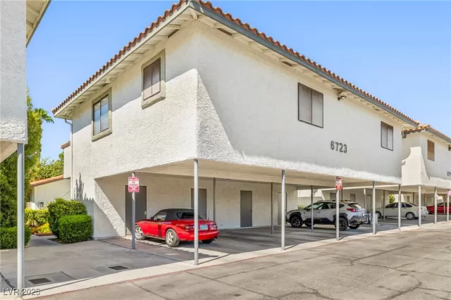 MLS: 2716510 Condo For Sale