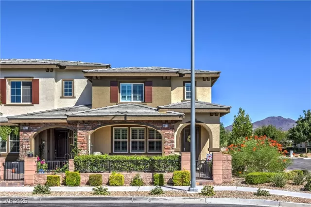 MLS: 2716511 Condo For Sale