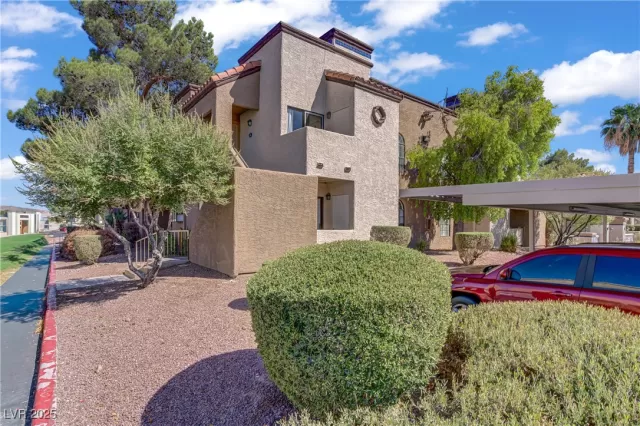 MLS: 2716520 Condo For Sale