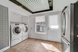 Photo #6: 2716557 Listing