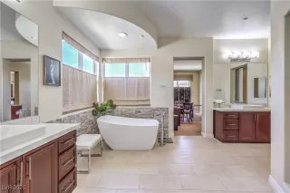 Photo #2: 2716568 Listing