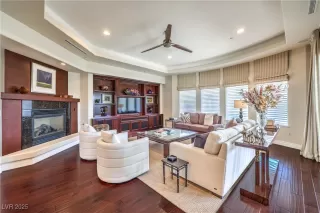 Photo #3: 2716568 Listing