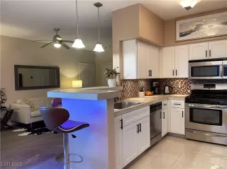 Photo #4: 2716573 Listing 