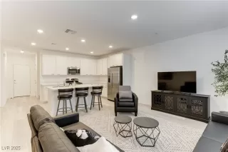 Photo #1: 2716580 Listing 