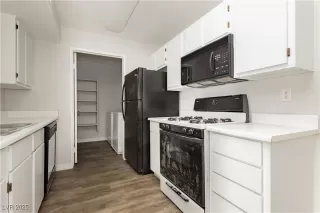 Photo #4: 2716597 Listing