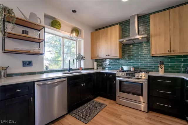 MLS: 2716617 Condo For Sale