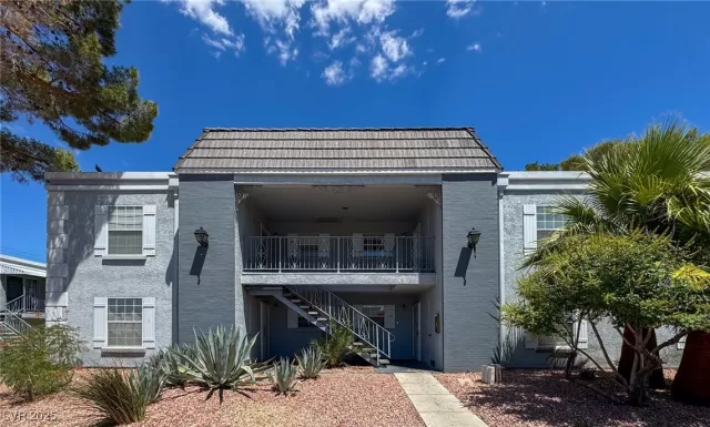 MLS: 2716635 Condo For Sale