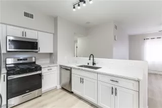 Photo #3: 2716636 Listing