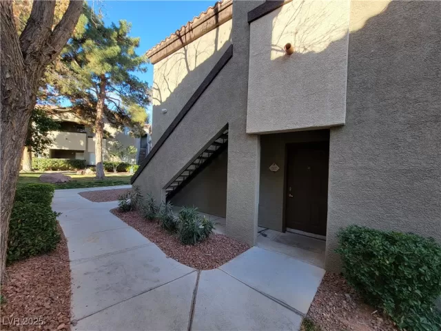 MLS: 2716646 Condo For Sale