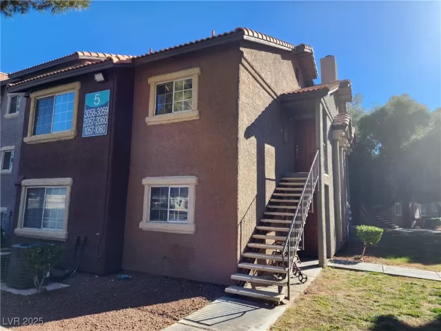 MLS: 2716656 Condo For Sale