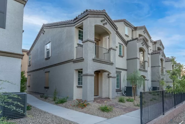 MLS: 2716691 Condo For Sale