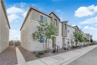 Photo #2: 2716696 Listing