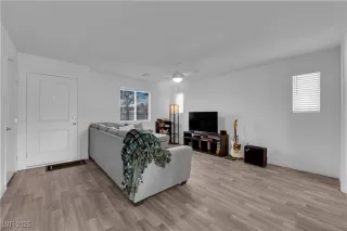 Photo #4: 2716696 Listing