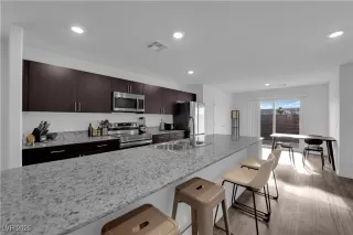 Photo #6: 2716696 Listing