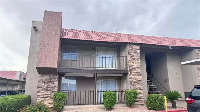 MLS: 2716760 Condo For Sale