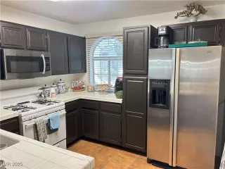 Photo #6: 2716776 Listing 