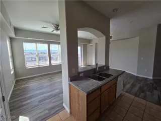 Photo #4: 2716801 Listing