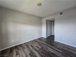 Photo #6: 2716801 Listing