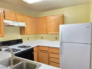 Photo #2: 2716802 Listing