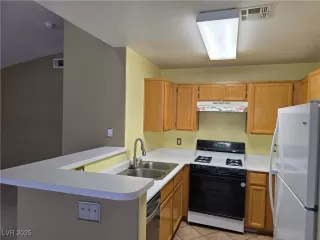 Photo #3: 2716802 Listing