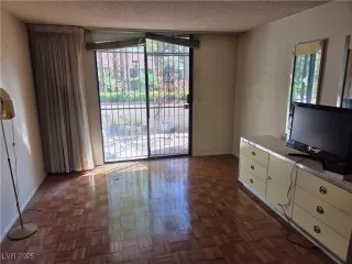 Photo #4: 2716808 Listing