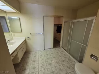 Photo #6: 2716808 Listing