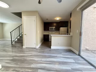 Photo #4: 2716814 Listing 