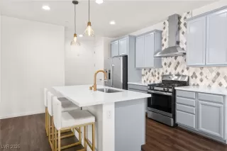 Photo #2: 2716872 Listing 