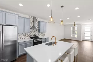 Photo #3: 2716872 Listing 