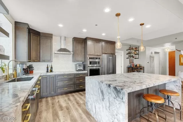MLS: 2716877 Condo For Sale