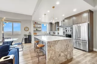 Photo #5: 2716877 Listing