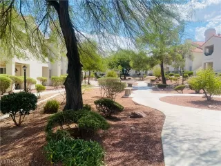 Photo #4: 2716888 Listing 