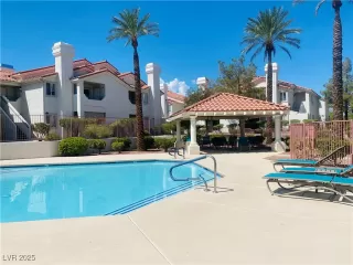 Photo #5: 2716888 Listing 