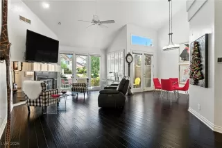 Photo #3: 2716935 Listing