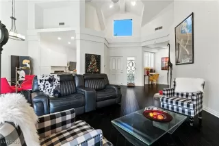 Photo #4: 2716935 Listing