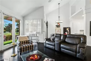 Photo #5: 2716935 Listing