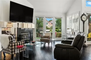 Photo #6: 2716935 Listing