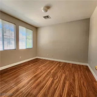 Photo #5: 2716986 Listing
