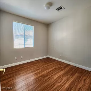 Photo #6: 2716986 Listing